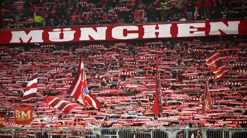 Torcedores do Bayern de Munique em partida contra o Benfica pela Champions League 2024/25 - Adam Pretty/Getty Images