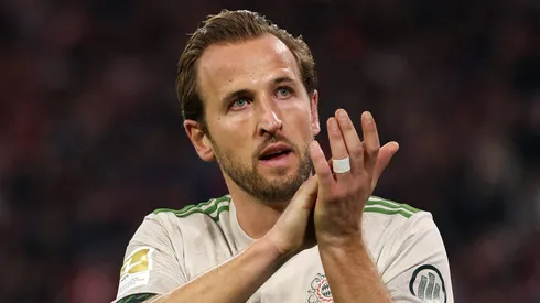 Harry Kane tem sido ligado ao Barcelona, e a torcida não reagiu muito bem a uma possível chegada ao centroavante (Foto: Adam Pretty/Getty Images)