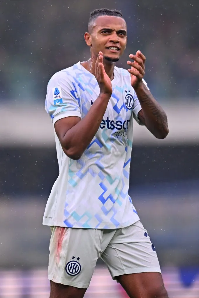 Manuel Akanji deixou o Manchester City por conta da concorrência no elenco, já que haviam seis zagueiros. Hoje, ele quer permanecer na Inter de Milão após o seu empréstimo (Foto: Alessandro Sabattini/Getty Images)