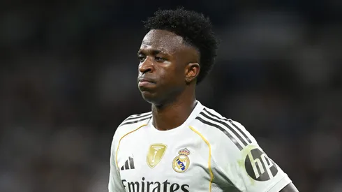 Reação de Vini Jr ao ser substituído no Real Madrid foi criticada por Ancelotti. (Photo by Denis Doyle/Getty Images)