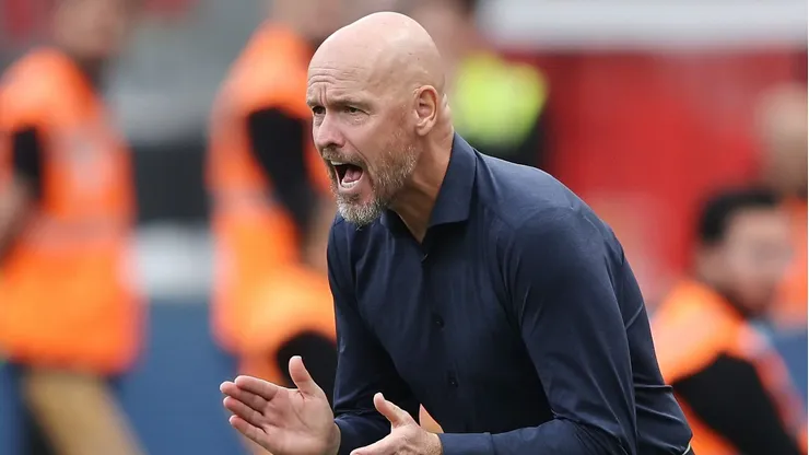 Erik ten Hag pode voltar à Premier League para assumir o Wolves. (Photo by Christof Koepsel/Getty Images)