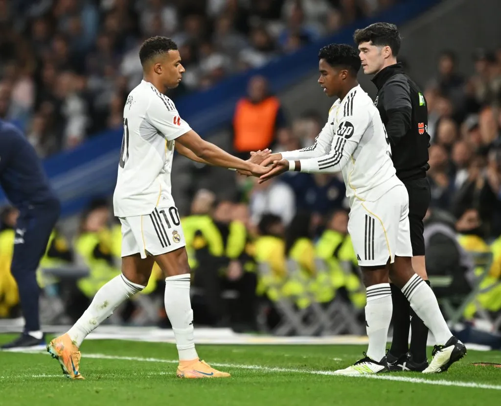 Endrick entrou no lugar de Mbappé no jogo contra o Valencia, no último dia 01 de novembro. Jogador não vem tendo chances no Real Madrid e por isso gostou da ideia de se transferir para o Lyon, já que o treinador português ofereceu a ele a condição de ser titular no time, segundo o AS. (Foto: Denis Doyle/Getty Images)