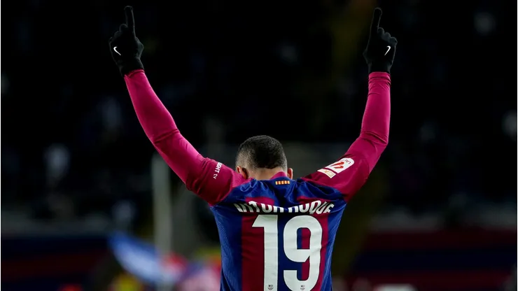 Vitor Roque pode auxiliar o Barcelona a conquistar um “9” de impacto. Foto: Alex Caparros/Getty Images