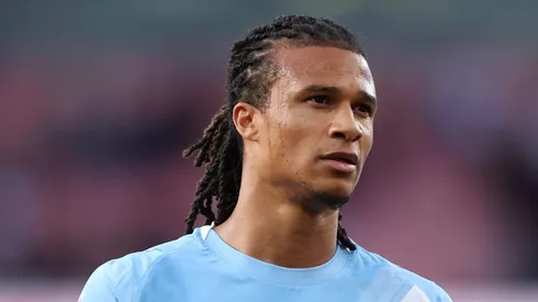Aké pelo Manchester City. Foto: Justin Setterfield/Getty Images