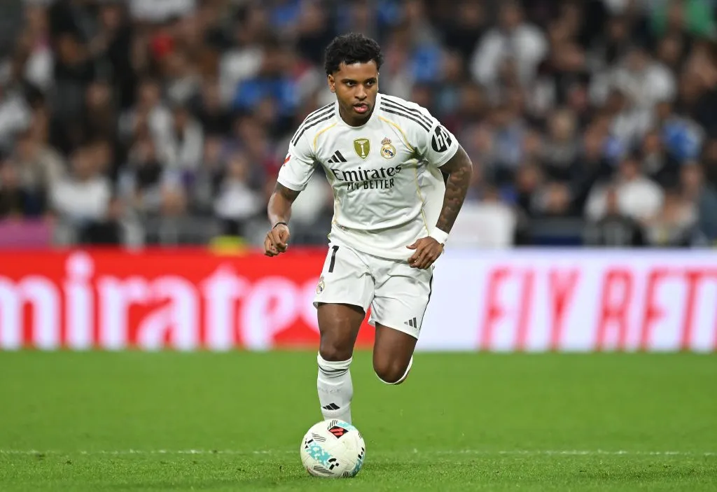 Rodrygo entrou no último jogo do Real Madrid, contra o Valencia, mas atuou somente 11 minutos. Ele ainda busca mais espaço na equipe do técnico Xabi Alonso. (Foto: Denis Doyle/Getty Images)