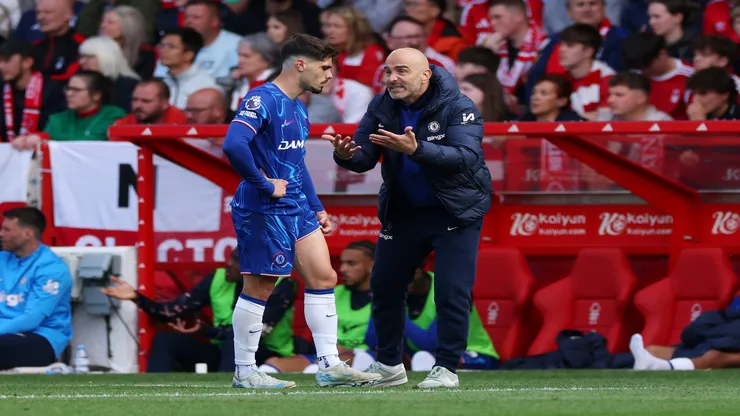 Enzo Maresca e Pedro Neto, em partida do Chelsea contra o Nottingham Forest pela Premier League - Eddie Keogh/Getty Images