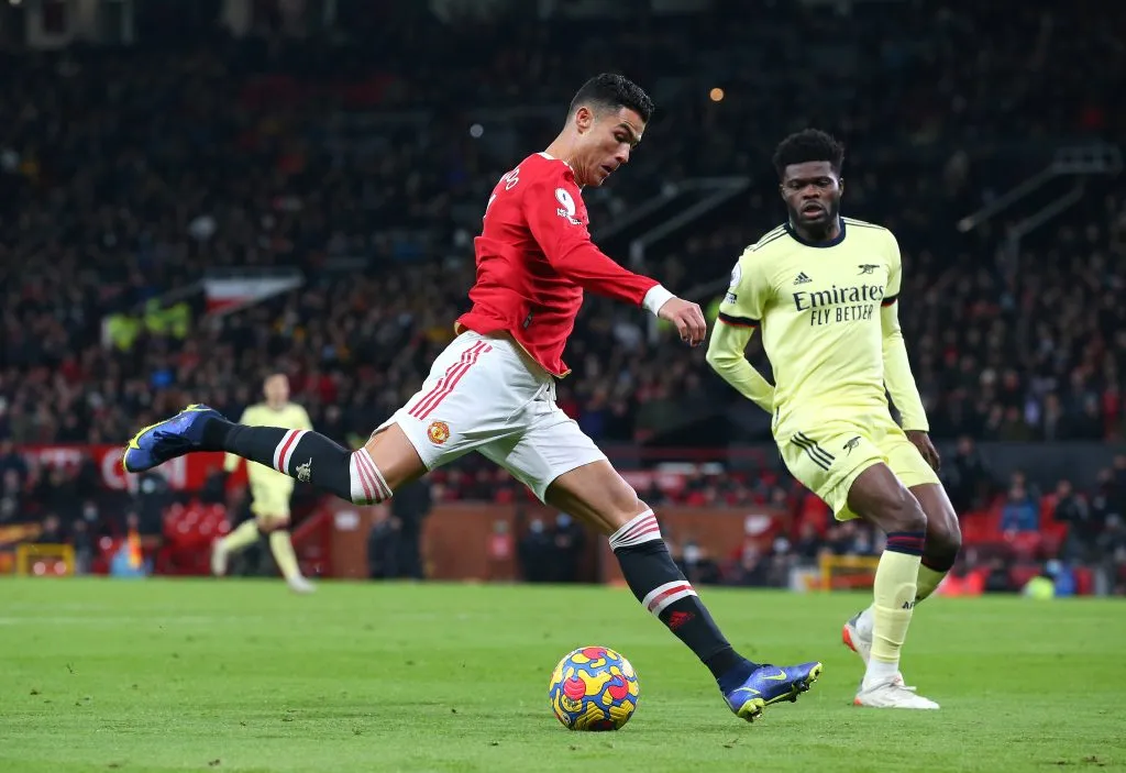 Cristiano Ronaldo em campo pelo Manchester United contra o Arsenal (Foto: Alex Livesey/Getty Images)