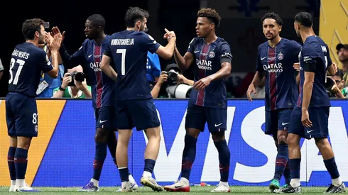 Jogadores do PSG comemoram após Désiré Doué marcar o primeiro gol durante partida da Copa do Mundo de Clubes da FIFA 2025. Foto: Alex Grimm/Getty Images
