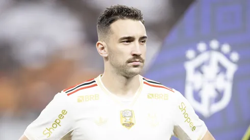 Léo Ortiz pelo Flamengo. (Foto: Baggio Rodrigues/AGIF)