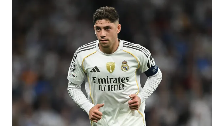 Fede Valverde questiona postura defensiva do Real Madrid em derrota. (Photo by Denis Doyle/Getty Images)
