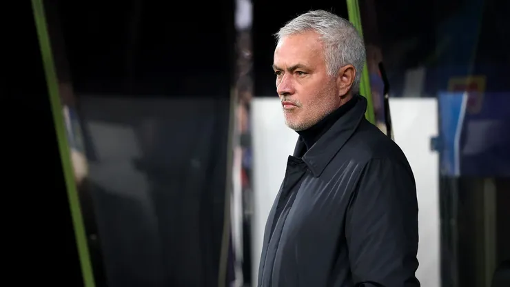 José Mourinho vai comandar o Benfica contra o Bayer Leverkusen, em jogo válido pela Champions League