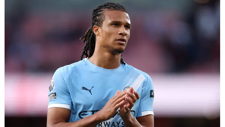 Zagueiro holandês Nathan Aké pode deixar o Manchester City em janeiro, segundo portal. (Foto: Justin Setterfield/Getty Images)