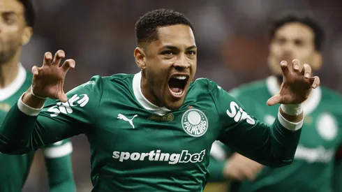 Vitor Roque vive bom momento no Palmeiras e não quer deixar o clube no momento (Foto: Miguel Schincariol/Getty Images)