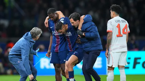 Hakimi deixa o gramado com lesão na derrota do PSG (Franco Arland/Getty Images)