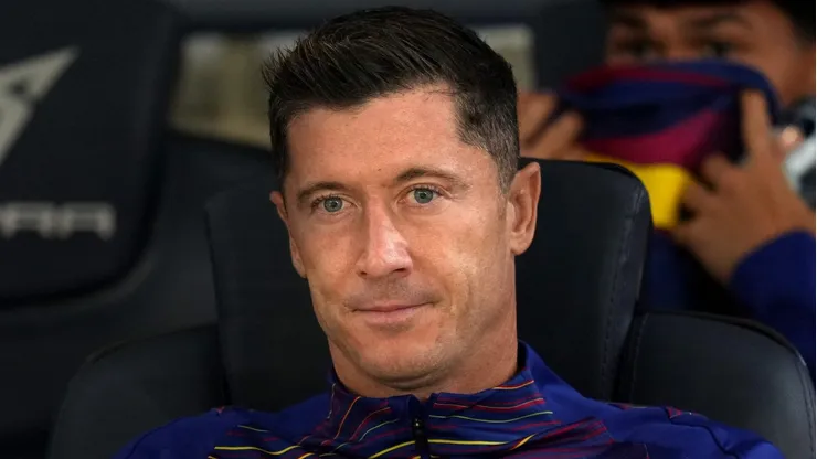 Lewandowski no banco durante um jogo. Foto: Alex Caparros/Getty Images