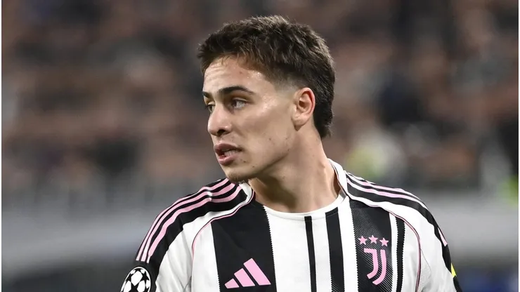Kenan Yildiz, estrela da Juventus, entrou na mira de Tottenham e Chelsea. Foto: Stefano Guidi/Getty Images