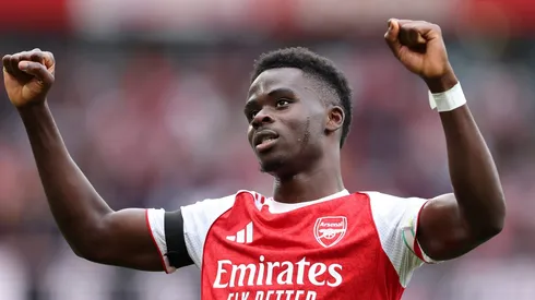 Bukayo Saka, atacante do Arsenal, chegou a um acordo com o clube para renovação. Diretoria espera finalizar este acordo o quanto antes, segundo o jornalista Sacha Tavolieri (Foto: Julian Finney/Getty Images)