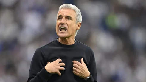 Luis Castro é surpreendido no Al Wasl e fica livre no mercado (Foto: Michael Regan/Getty Images)