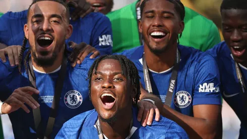 Romeo Lavia sofre nova lesão em partida do Chelsea. (Photo by Buda Mendes/Getty Images)