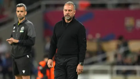 Hansi Flick detona elenco do Barcelona após empate na Champions. (Photo by Alex Caparros/Getty Images)