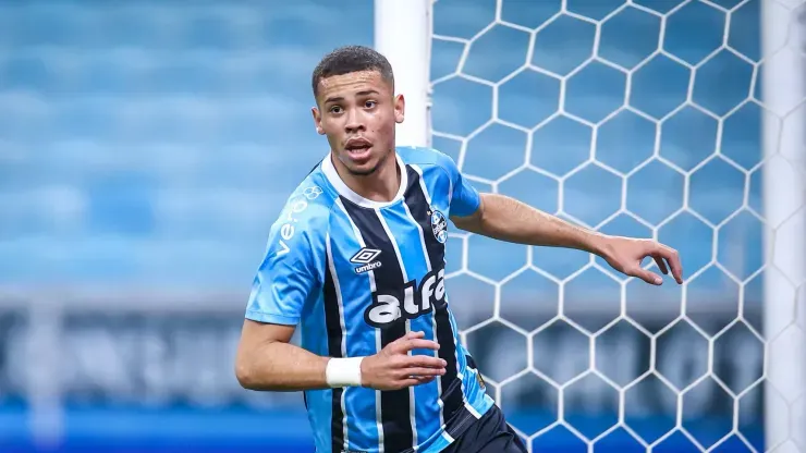 Alysson é considerado uma joia no Grêmio  (Lucas Uebel/Gremio FBPA)