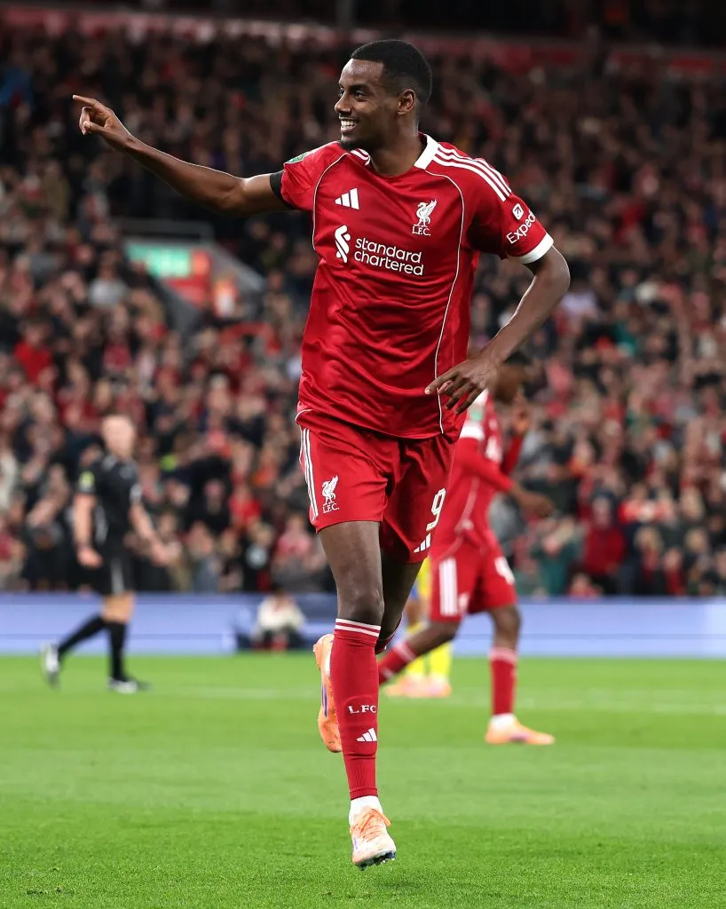 Alexander Isak, do Liverpool, em campo