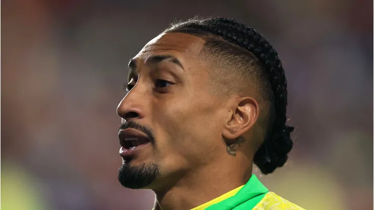 Raphinha está entre os candidatos a melhor jogador do mundo (Foto: Buda Mendes/Getty Images)