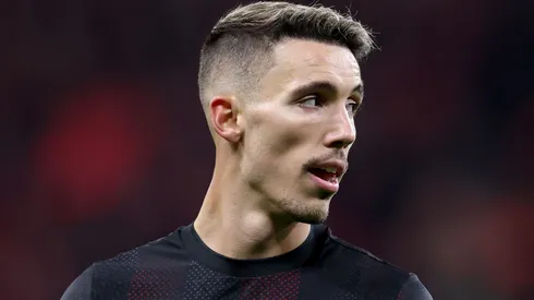 Alejandro Grimaldo quer deixar o Bayer Leverkusen. Foto: Lars Baron/Getty Images