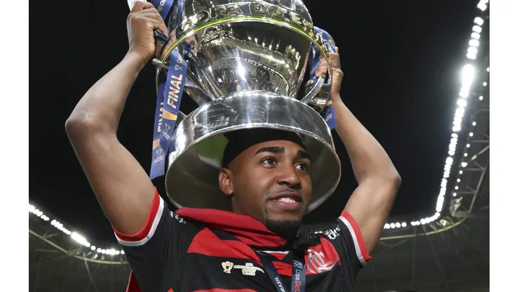 Bayer Leverkusen quer fechar a contratação do meia Evertton Araújo, do Flamengo. (Foto: Pedro Vilela/Getty Images)