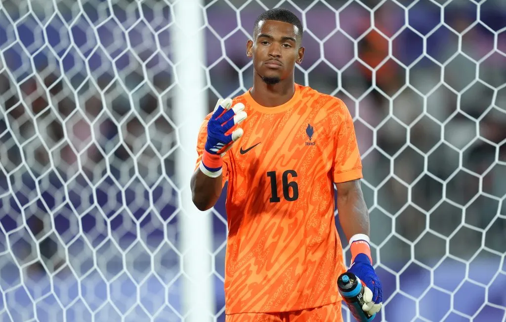 Restes, goleiro francês que é alvo do Milan – (Photo by Juan Manuel Serrano Arce/Getty Images)