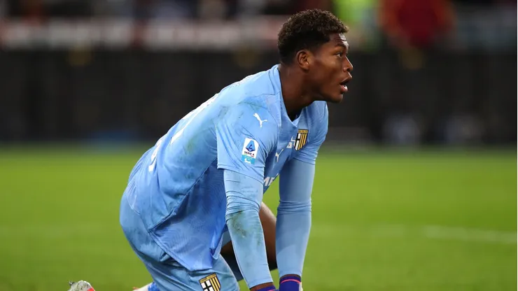 Milan estuda Suzuki e outros três para a vaga de Maignan. (Photo by Paolo Bruno/Getty Images)