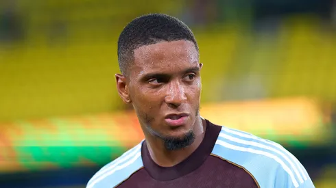 Ezri Konsa, do Aston Villa: zagueiro na mira da Inter de Milão (Foto: Aitor Alcalde/Getty Images)