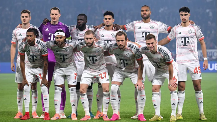 Elenco do Bayern de Munique posa para foto (Stuart Franklin/Getty Images)