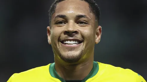 Milan abre vaga para estrangeiros e mira as contratações de Vitor Roque, do Palmeiras, e Rayan, do Vasco. (Foto: Alexandre Schneider/Getty Images)