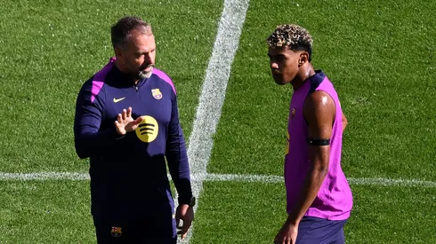 A convocação de Lamine Yamal reacendeu o debate entre Barcelona e seleção espanhola sobre o manejo físico do atacante. (Foto de David Ramos/Getty Images)