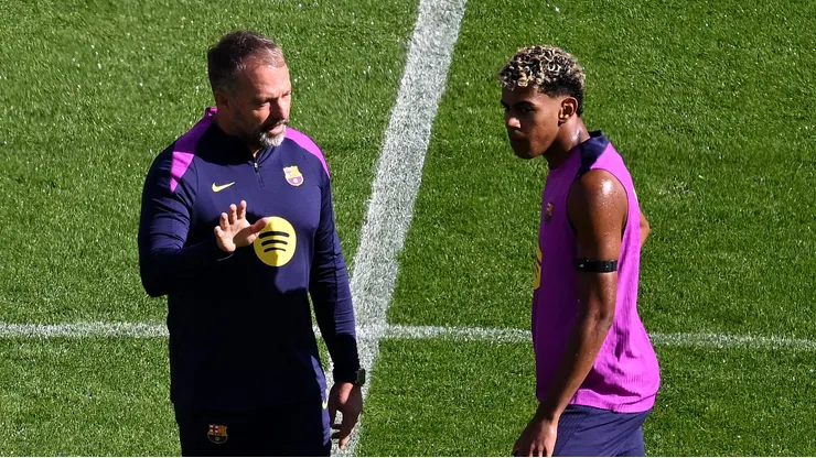 A convocação de Lamine Yamal reacendeu o debate entre Barcelona e seleção espanhola sobre o manejo físico do atacante. (Foto de David Ramos/Getty Images)