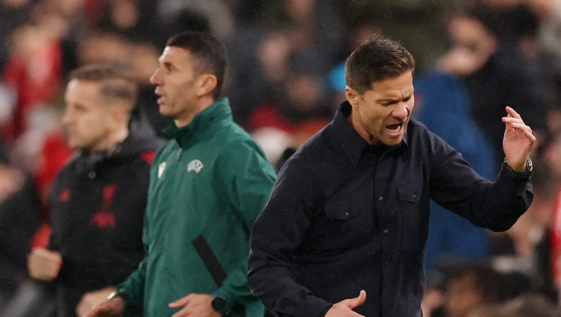 Xabi Alonso, treinador do Real Madrid, reage durante a partida da Fase de Liga (MD4) da UEFA Champions League 2025/26 entre Liverpool FC e Real Madrid C.F., em Anfield, em 4 de novembro de 2025, em Liverpool, Inglaterra. (Foto: Carl Recine/Getty Images)