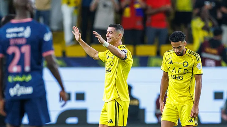 Cristiano Ronaldo comemora gol anotado pelo Al-Nassr.