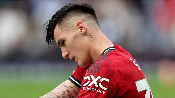 Manchester United mantém cautela após lesão de Šeško. Foto: Julian Finney