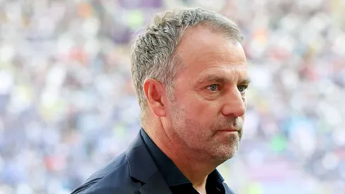 Flick descarta comparação do Barcelona com sua segunda temporada no Bayern. (Photo by Alexander Hassenstein/Getty Images)