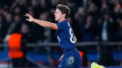 Em um duelo eletrizante no Groupama Stadium, o Paris-Saint-Germain derrotou o Lyon por 3 a 2 com um gol de João Neves aos 50 minutos do segundo tempo. (Foto: Franco Arland/Getty Images)