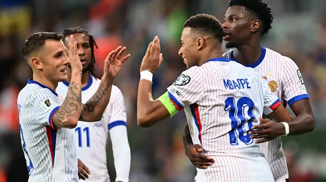 Seleção da França comemorando gol. (Photo by Mateusz Slodkowski/Getty Images)