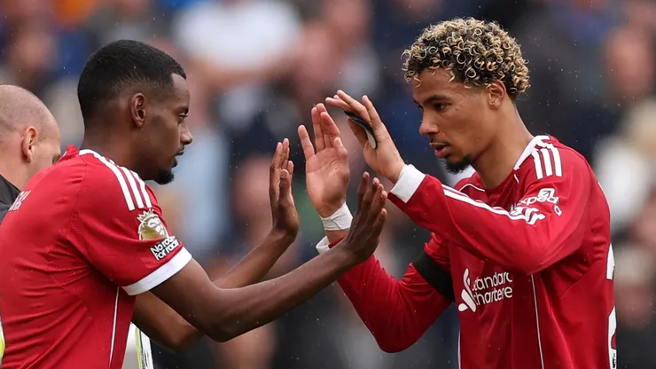 Isak e Ekitike pelo Liverpool. (Foto: Carl Recine/Getty Images)