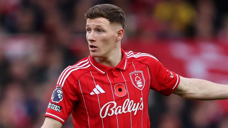 Liverpool e Manchester United miram a contratação de Elliot Anderson. Foto: Matt McNulty/Getty Images