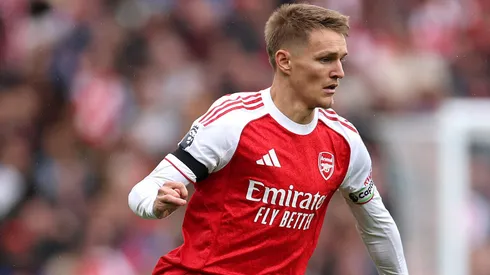 Arsenal avisa ao Barcelona que não irá liberar Odegaard. (Photo by Alex Pantling/Getty Images)