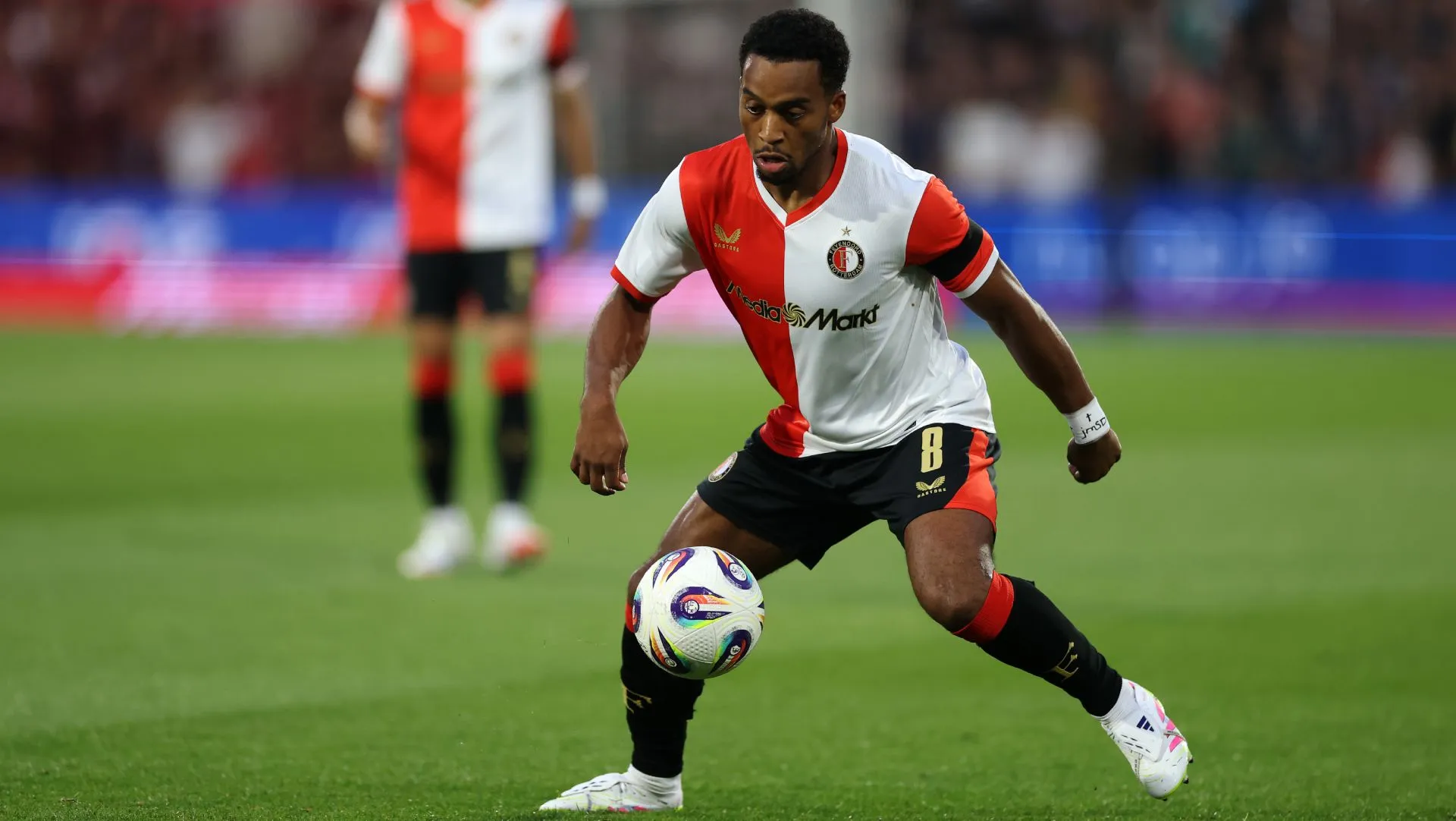 Quinten Timber em ação durante partida da Liga dos Campeões. Foto: Dean Mouhtaropoulos/Getty Images