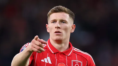 Elliot Anderson está na mira de Arsenal e Manchester United. Foto: Molly Darlington/Getty Images