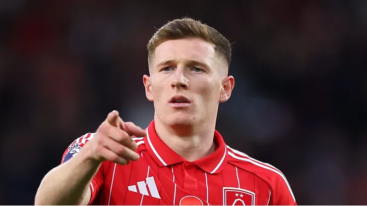 Elliot Anderson está na mira de Arsenal e Manchester United. Foto: Molly Darlington/Getty Images