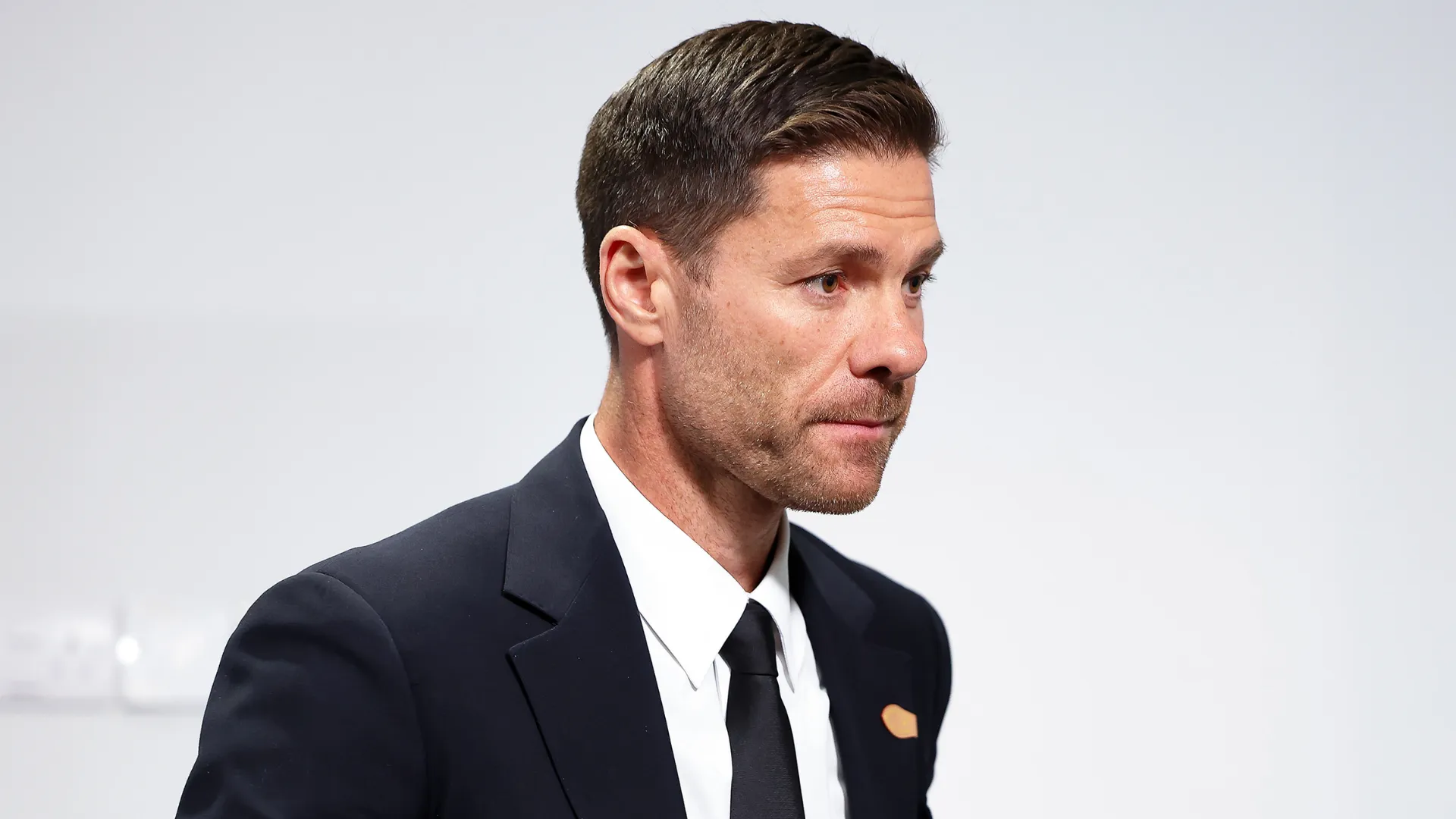 Xabi Alonso chega ao estádio antes de partida pelo Real Madrid