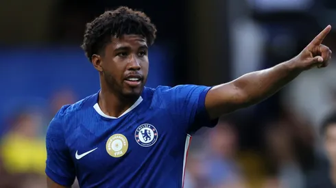 Andrey Santos, do Chelsea e Seleção Brasileira diz que pensa em voltar ao Vasco no futuro (Foto: Eddie Keogh/Getty Images)